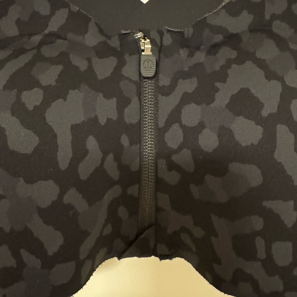 lululemon Enlite Bra in Black and Grey Leopard Print-Size 32B - Picture 5 of 8